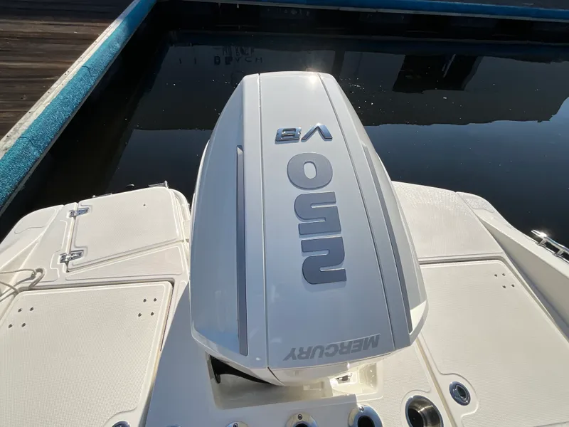 Slide: The Image of Boston Whaler 220 Dauntless 2027 - 7