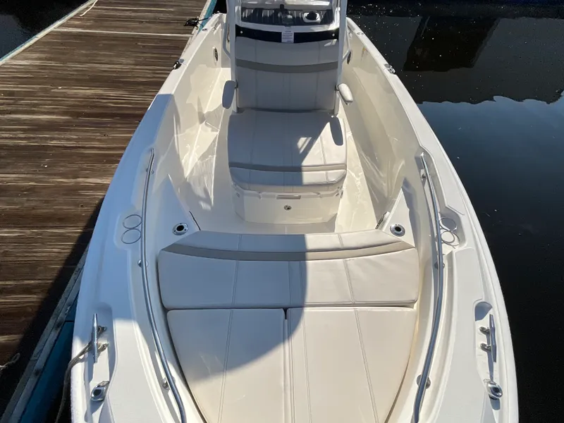 Slide: The Image of Boston Whaler 220 Dauntless 2027 - 18