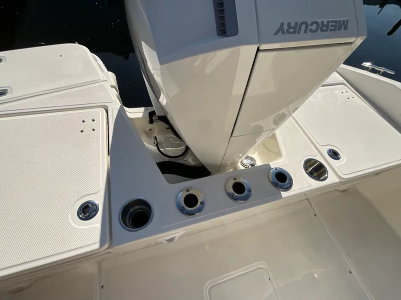 Slide: The Image of Boston Whaler 220 Dauntless 2027 - 6