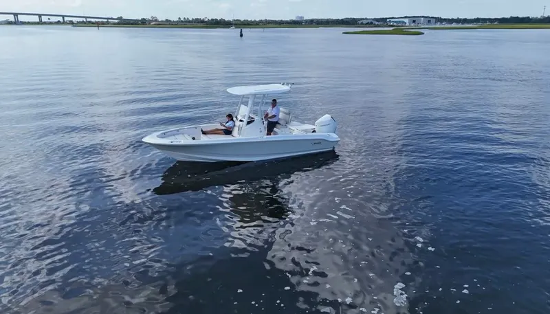 The Image of Boston Whaler 220 Dauntless 2027 - 0