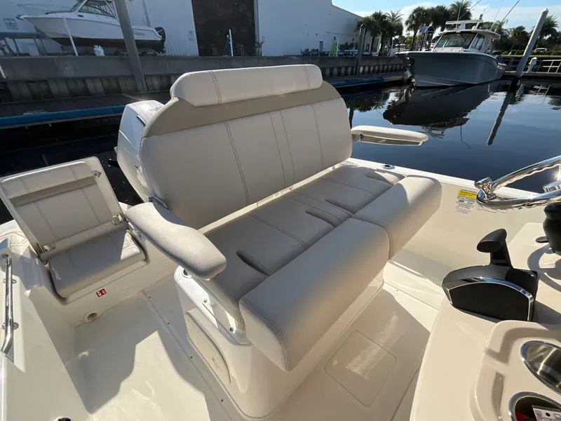 Slide: The Image of Boston Whaler 220 Dauntless 2027 - 12