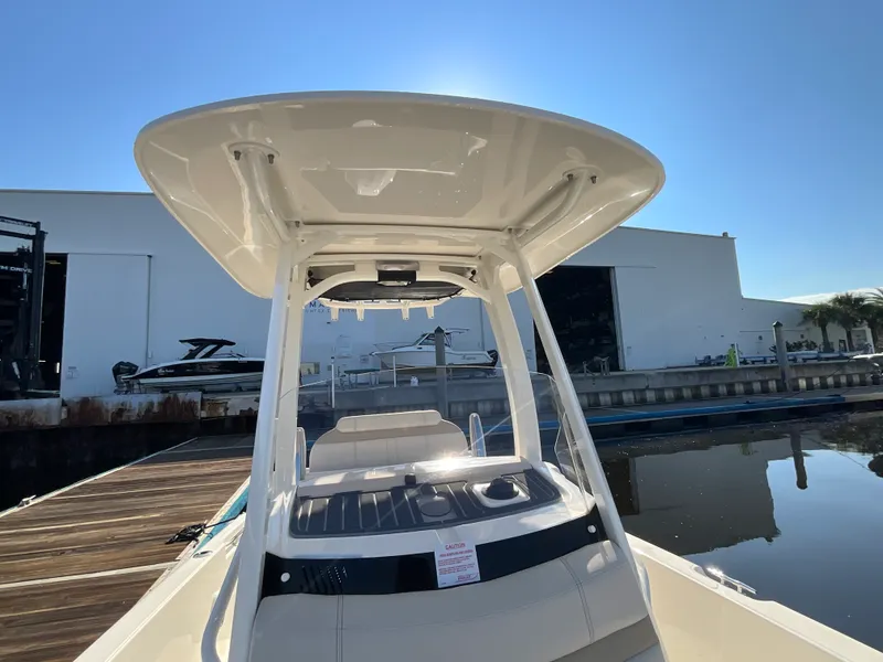 Slide: The Image of Boston Whaler 220 Dauntless 2027 - 20