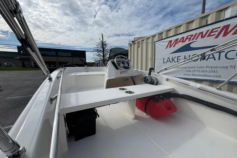 Slide: The Image of Boston Whaler 130 Super Sport 2027 - 16