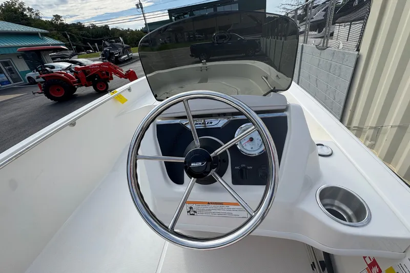 Slide: The Image of Boston Whaler 130 Super Sport 2027 - 15