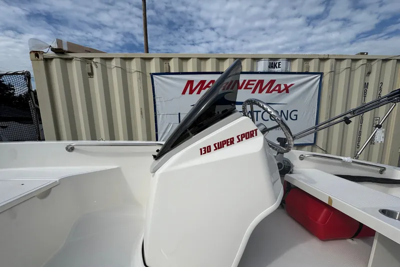 Slide: The Image of Boston Whaler 130 Super Sport 2027 - 10