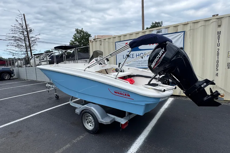 Slide: The Image of Boston Whaler 130 Super Sport 2027 - 6