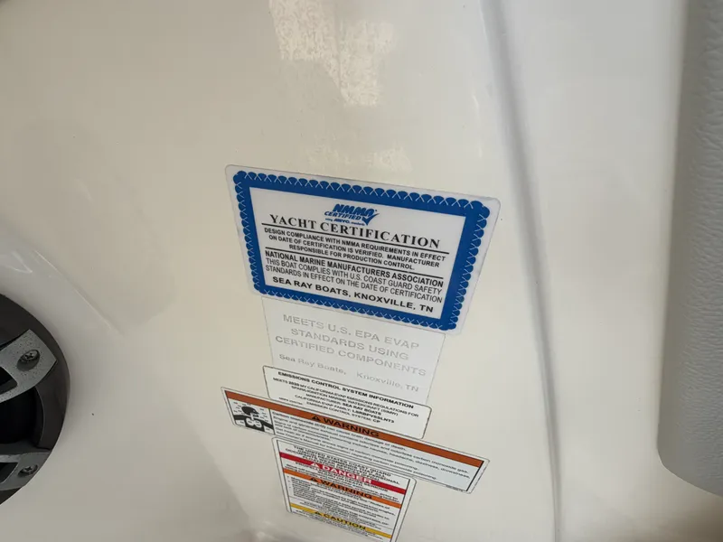Slide: The Image of Sea Ray 270 SUNDECK OB 2020 - 36
