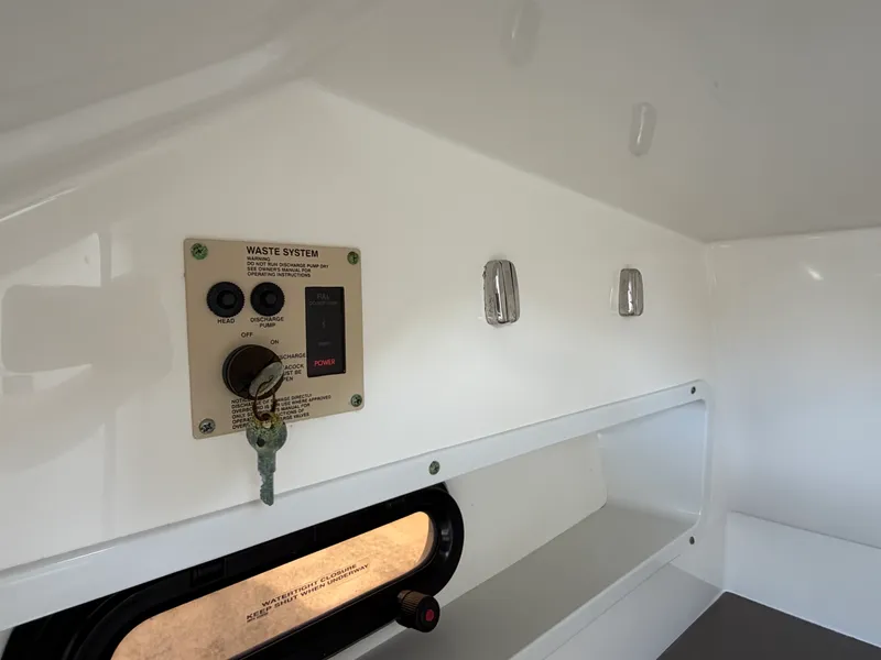 Slide: The Image of Sea Ray 270 SUNDECK OB 2020 - 27