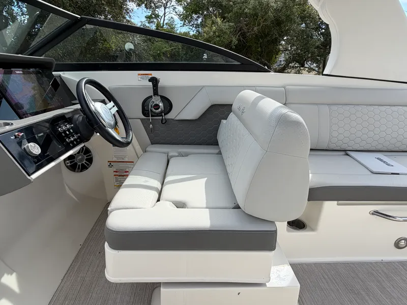 Slide: The Image of Sea Ray 270 SUNDECK OB 2020 - 28