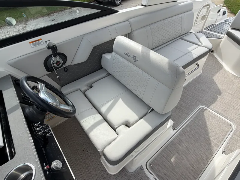 Slide: The Image of Sea Ray 270 SUNDECK OB 2020 - 21