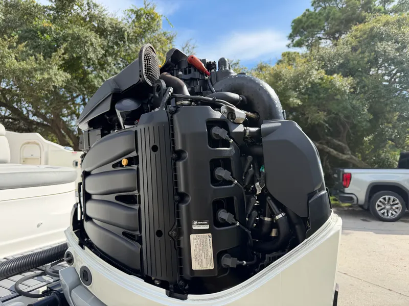 Slide: The Image of Sea Ray 270 SUNDECK OB 2020 - 64