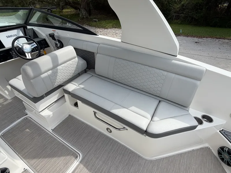Slide: The Image of Sea Ray 270 SUNDECK OB 2020 - 18