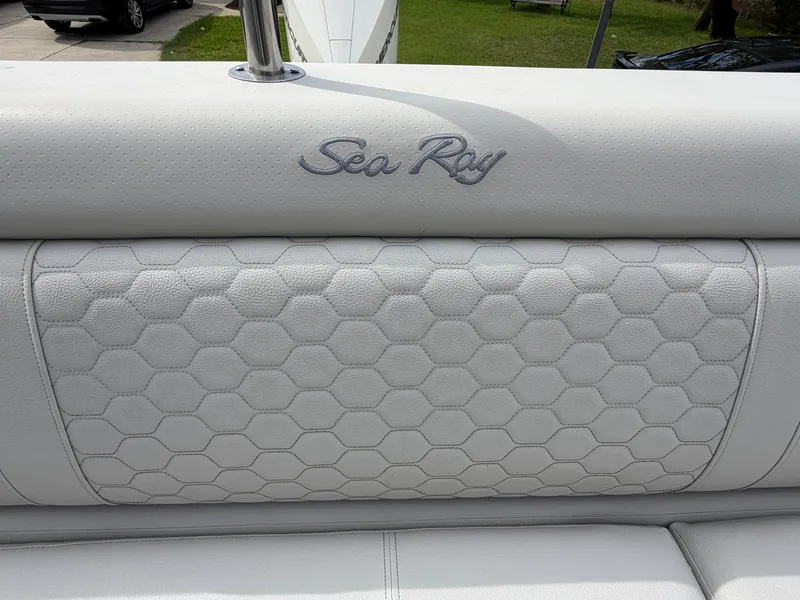 Slide: The Image of Sea Ray 270 SUNDECK OB 2020 - 23