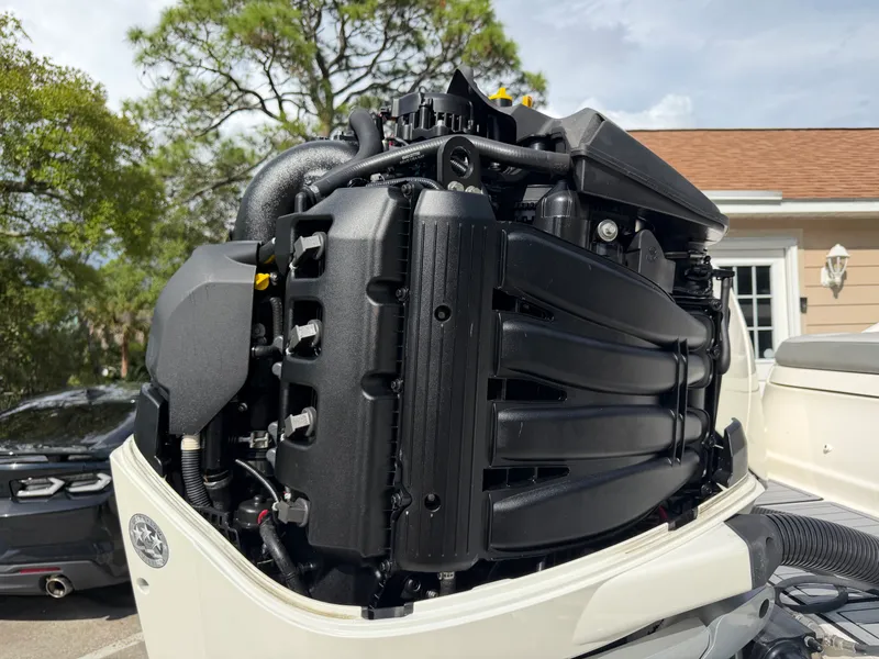 Slide: The Image of Sea Ray 270 SUNDECK OB 2020 - 61