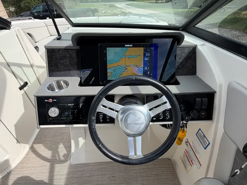 Slide: The Image of Sea Ray 270 SUNDECK OB 2020 - 31