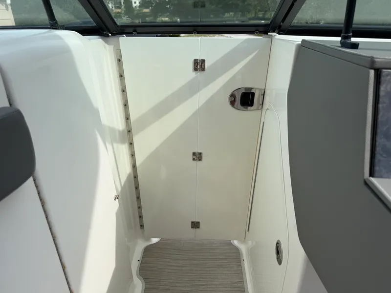 Slide: The Image of Sea Ray 270 SUNDECK OB 2020 - 47