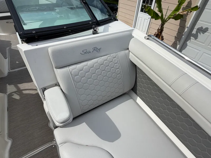 Slide: The Image of Sea Ray 270 SUNDECK OB 2020 - 44