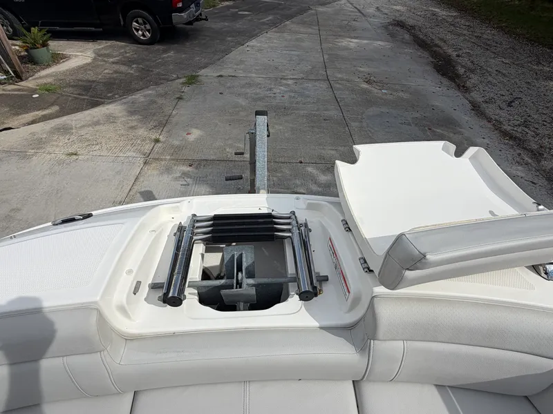 Slide: The Image of Sea Ray 270 SUNDECK OB 2020 - 39