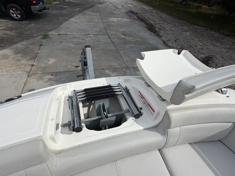 Slide: The Image of Sea Ray 270 SUNDECK OB 2020 - 40