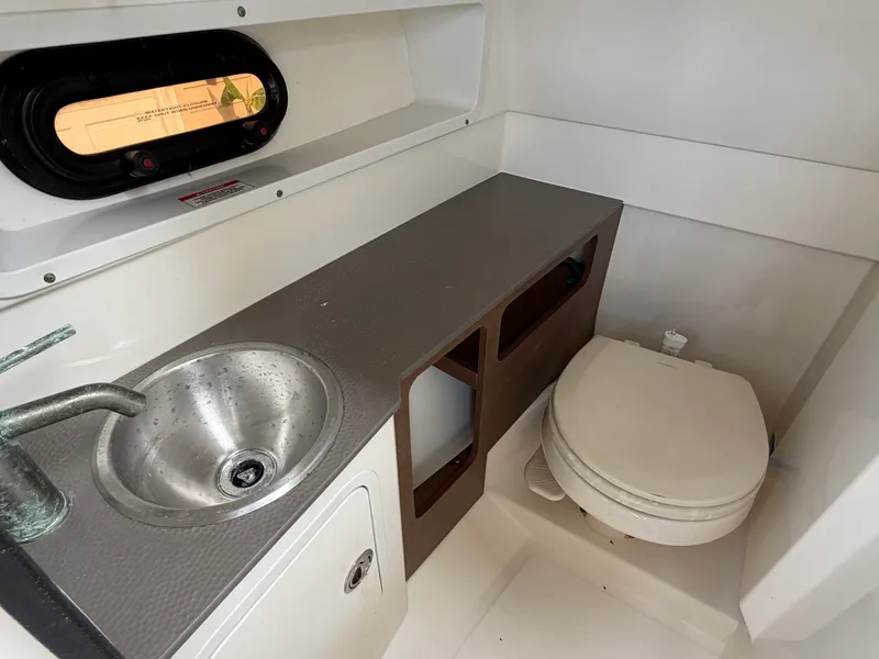 Slide: The Image of Sea Ray 270 SUNDECK OB 2020 - 26