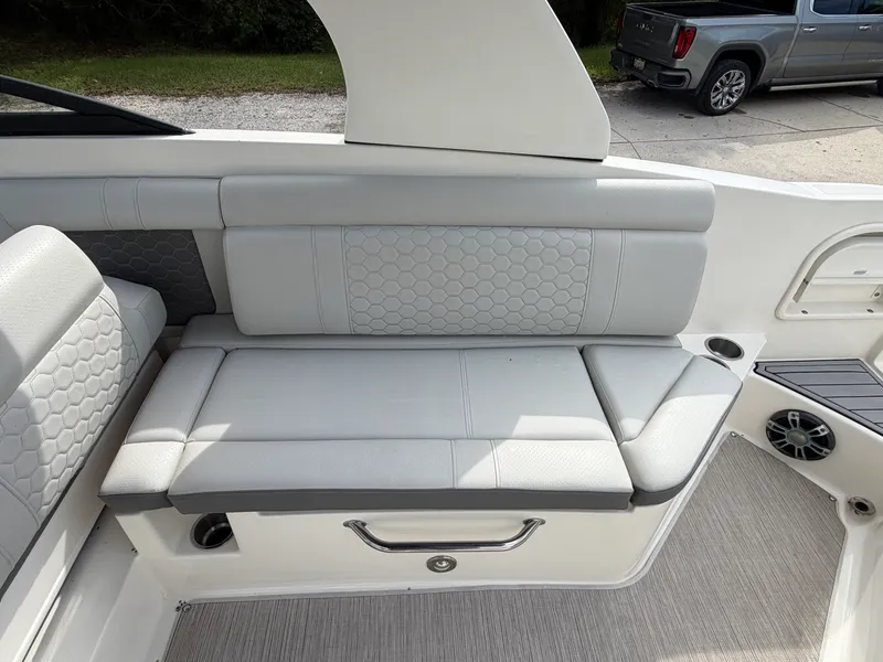 Slide: The Image of Sea Ray 270 SUNDECK OB 2020 - 22