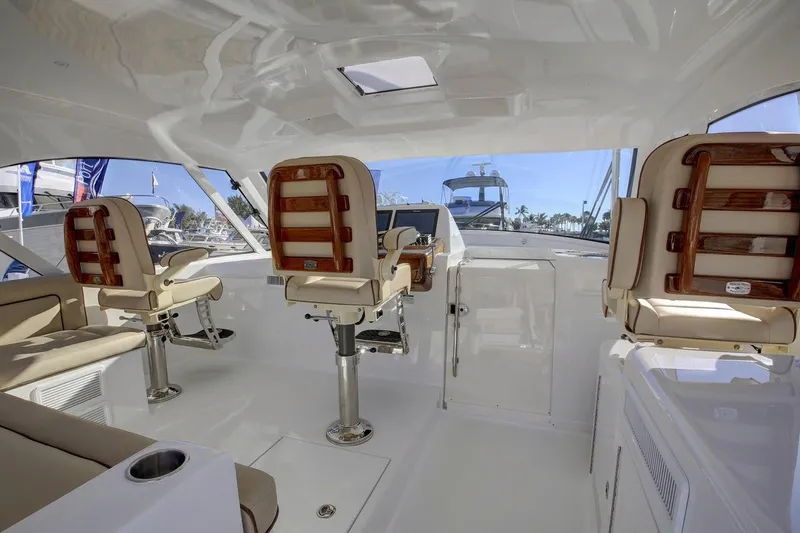 Slide: The Image of Hatteras GT45X Tower 2023 - 7