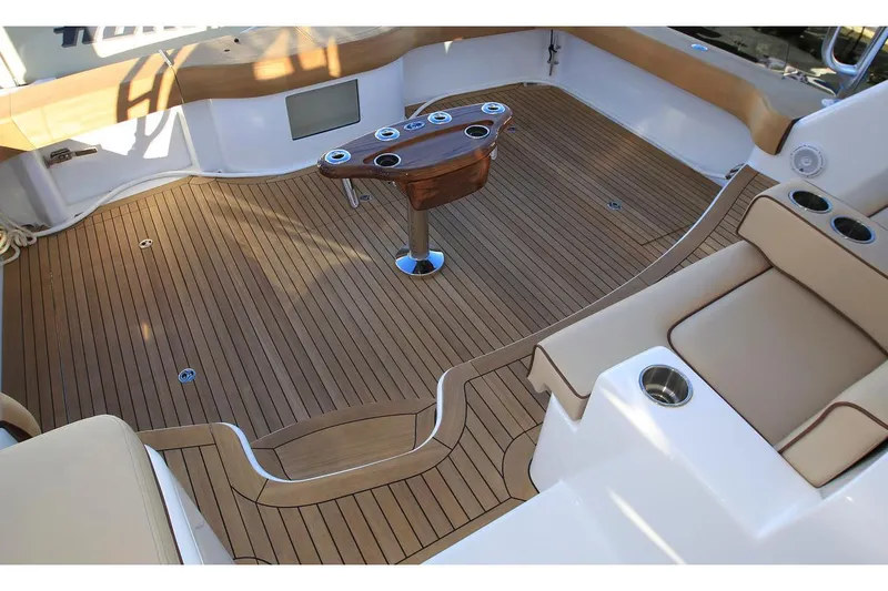 Slide: The Image of Hatteras GT45X Tower 2023 - 9