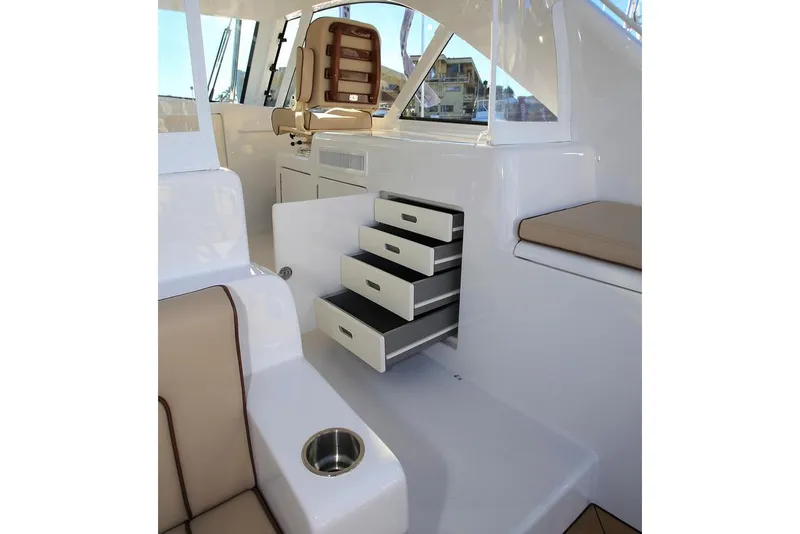 Slide: The Image of Hatteras GT45X Tower 2023 - 8