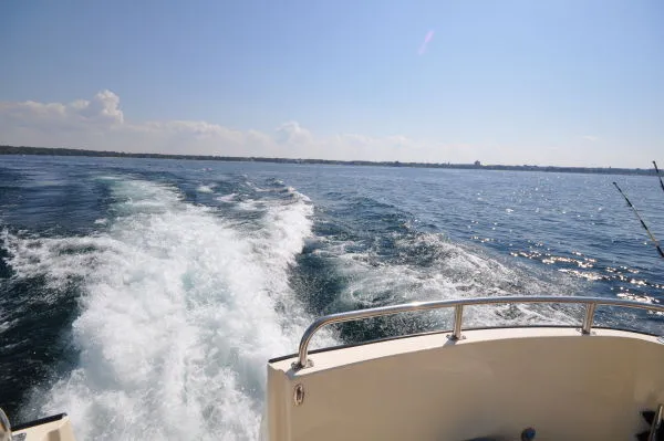 Slide: The Image of Stern Underway - 15