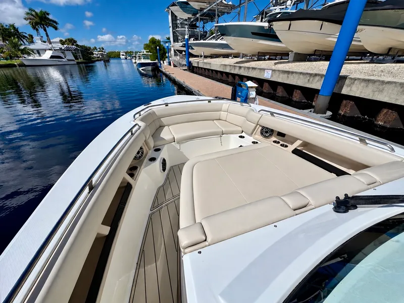 Slide: The Image of Boston Whaler 350 REALM 2023 - 14
