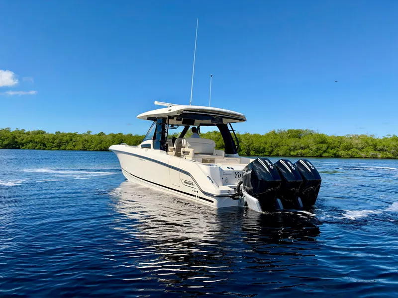 Slide: The Image of Boston Whaler 350 REALM 2023 - 3