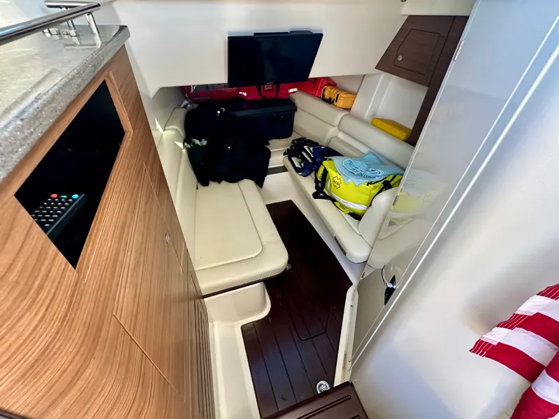 Slide: The Image of Boston Whaler 350 REALM 2023 - 14