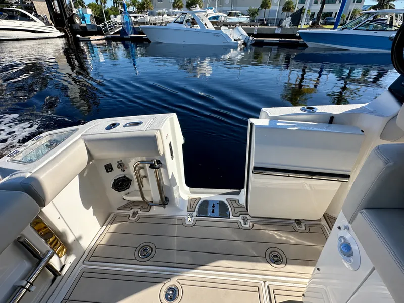 Slide: The Image of Boston Whaler 350 REALM 2023 - 7