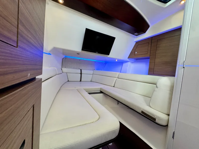 Slide: The Image of Boston Whaler 350 REALM 2023 - 16