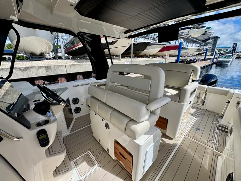 Slide: The Image of Boston Whaler 350 REALM 2023 - 9