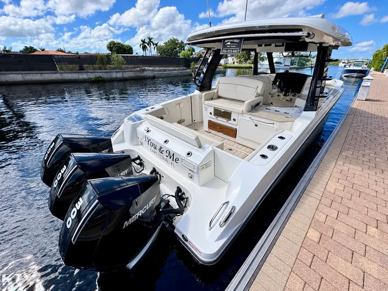 Slide: The Image of Boston Whaler 350 REALM 2023 - 4