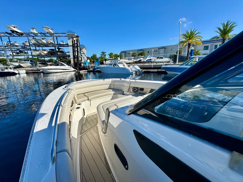 Slide: The Image of Boston Whaler 350 REALM 2023 - 16