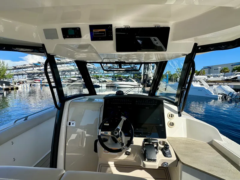 Slide: The Image of Boston Whaler 350 REALM 2023 - 12