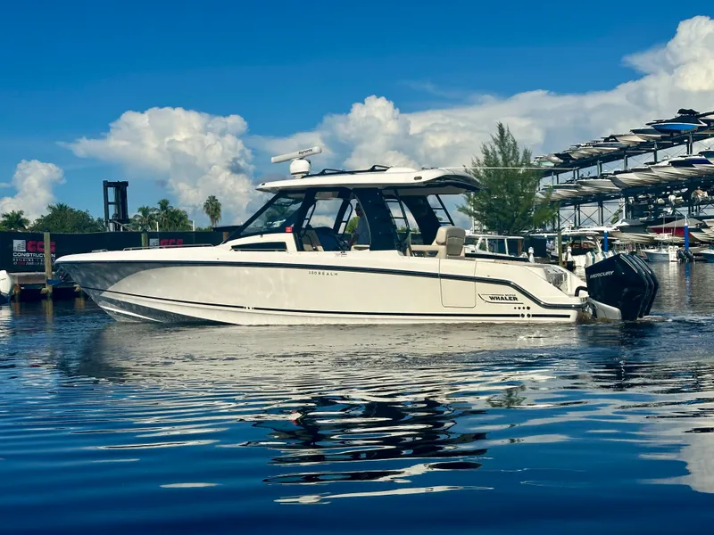 Slide: The Image of Boston Whaler 350 REALM 2023 - 4