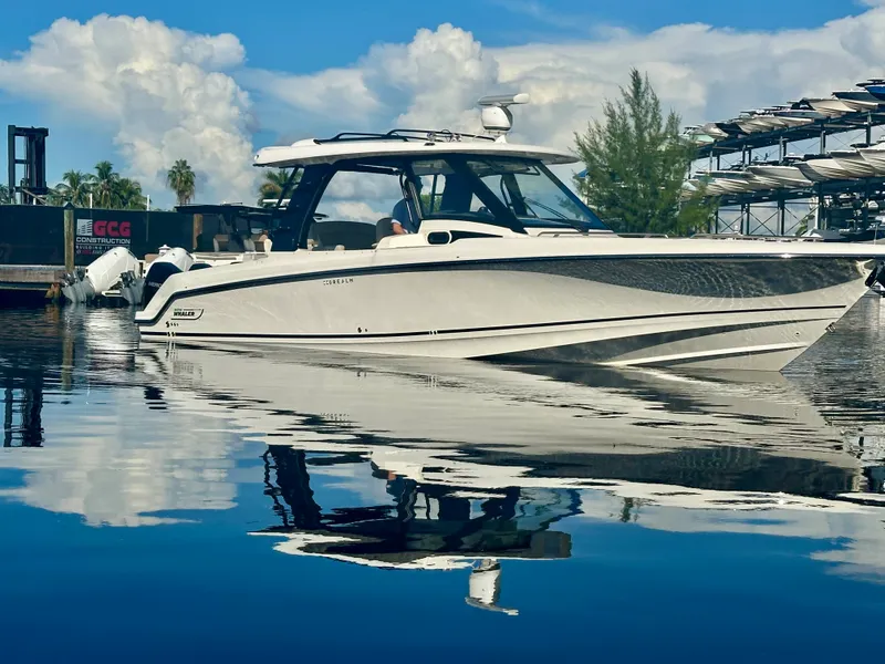 The Image of Boston Whaler 350 REALM 2023 - undefined