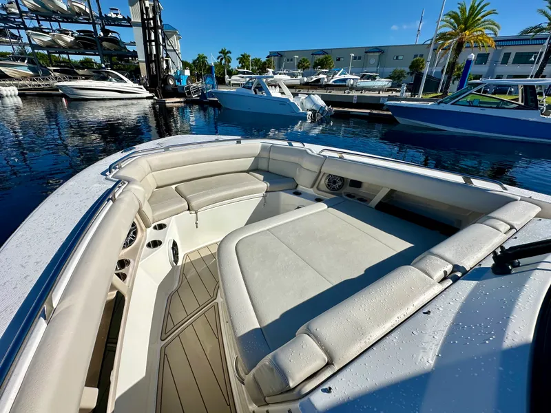 Slide: The Image of Boston Whaler 350 REALM 2023 - 17