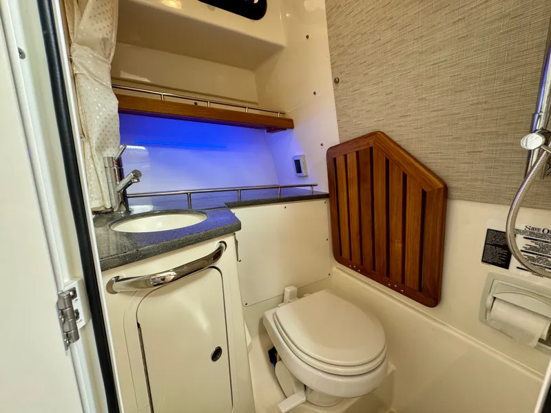 Slide: The Image of Boston Whaler 350 REALM 2023 - 17