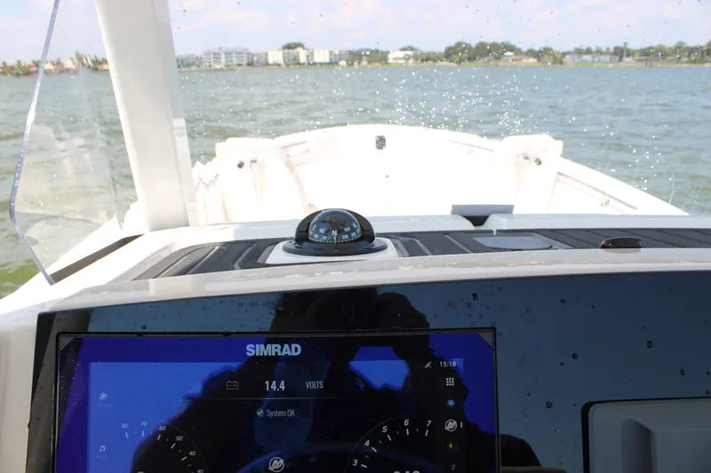 Slide: The Image of Boston Whaler 250 Dauntless 2027 - 27