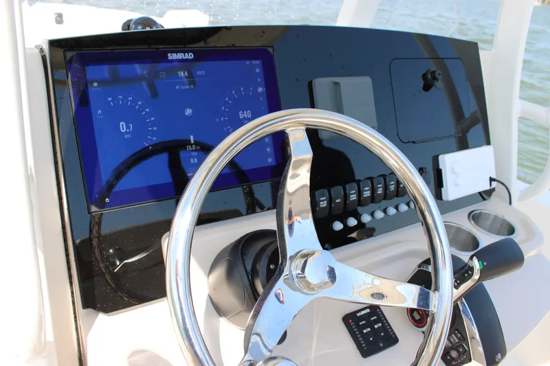 Slide: The Image of Boston Whaler 250 Dauntless 2027 - 29
