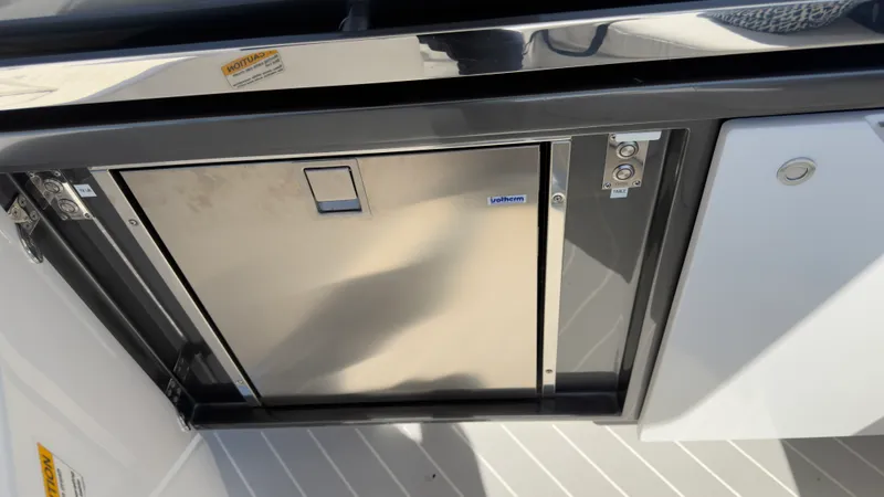 Slide: The Image of Azimut Verve 47 2023 - 40