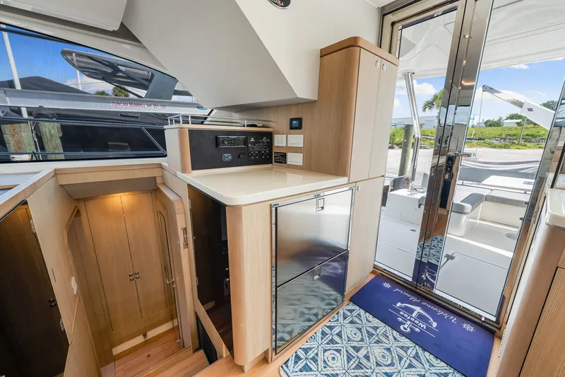 Slide: The Image of Aquila 44 YACHT 2020 - 28