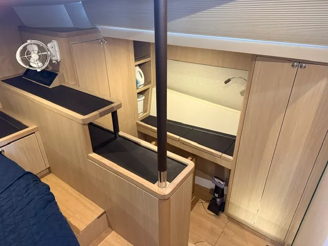 Slide: The Image of Aquila 44 YACHT 2020 - 6