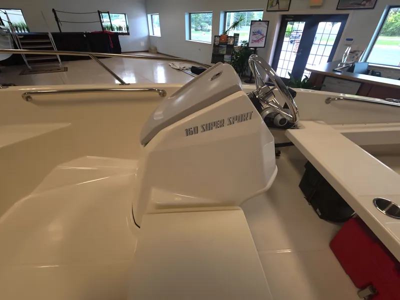 Slide: The Image of Boston Whaler 160 Super Sport 2027 - 8