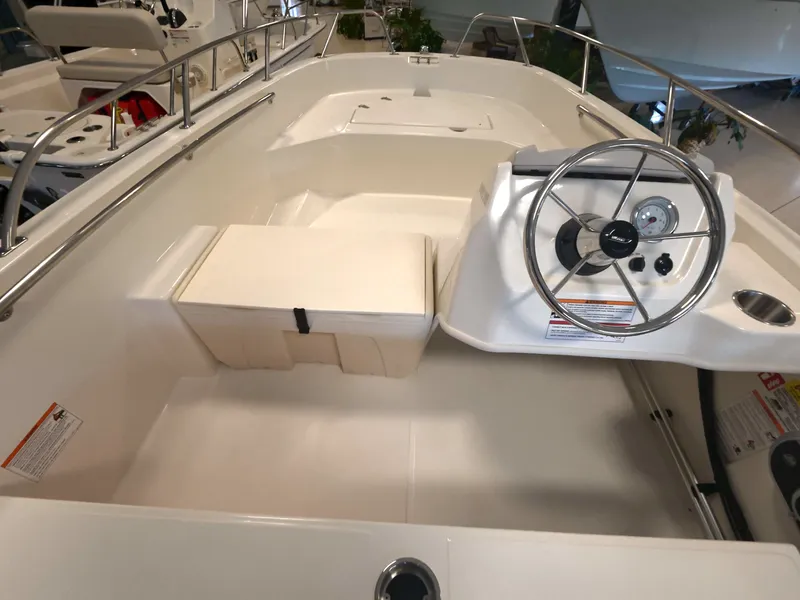 Slide: The Image of Boston Whaler 160 Super Sport 2027 - 7