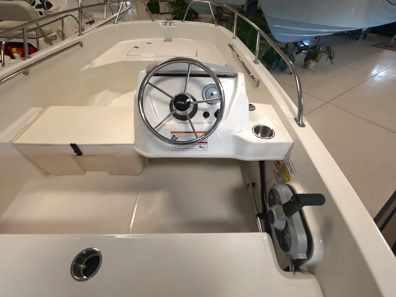 Slide: The Image of Boston Whaler 160 Super Sport 2027 - 6